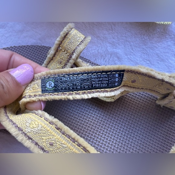 TEVA ORIGINAL UNIVERSAL MARESSA SANDALS WOMEN’s Size 7 Shoes light yellow - Picture 13 of 15